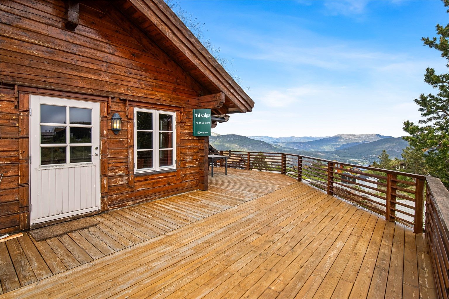 Her er god plass til flere utegrupper og kanskje et boblebad er drømmen?