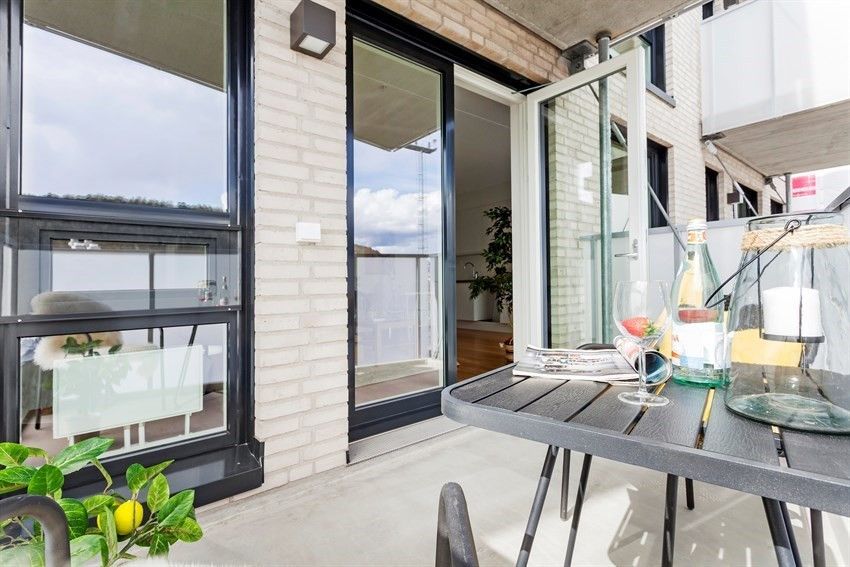 Hyggelig balkong med plass til utemøblement