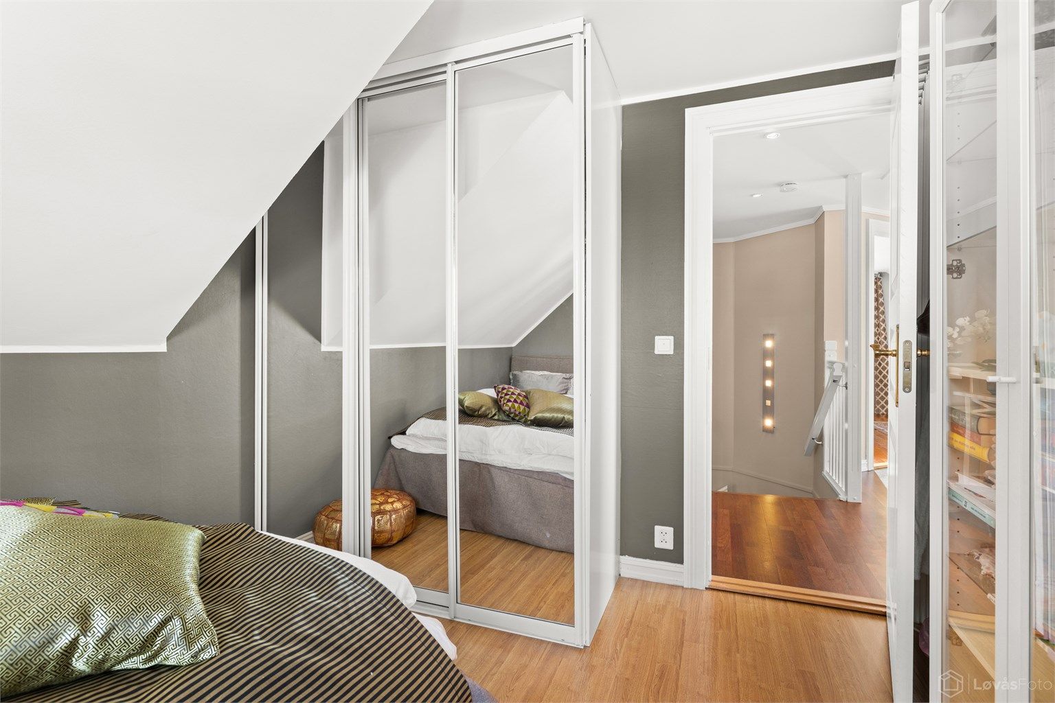 Soverom 2 med skyvedørsgarderobe