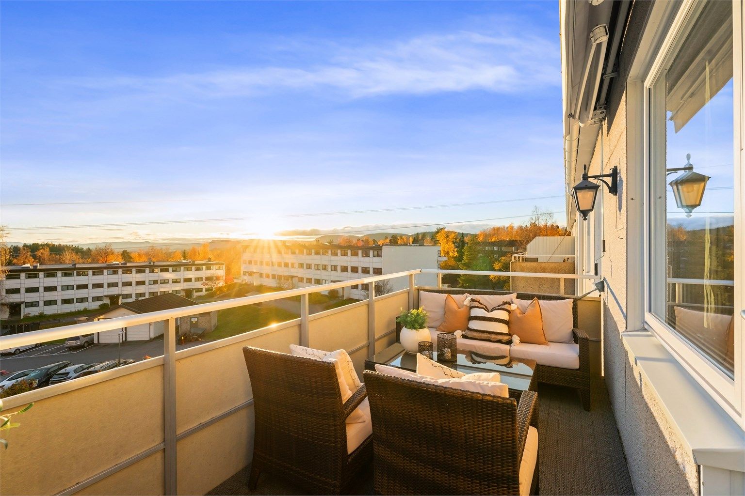 Velkommen til Eiksveien 88 b presenter av daglig leder og eiendomsmegler Mats Lund hos Krogsveen Bærum - Utsikten taler for seg selv i denne leiligheten. 