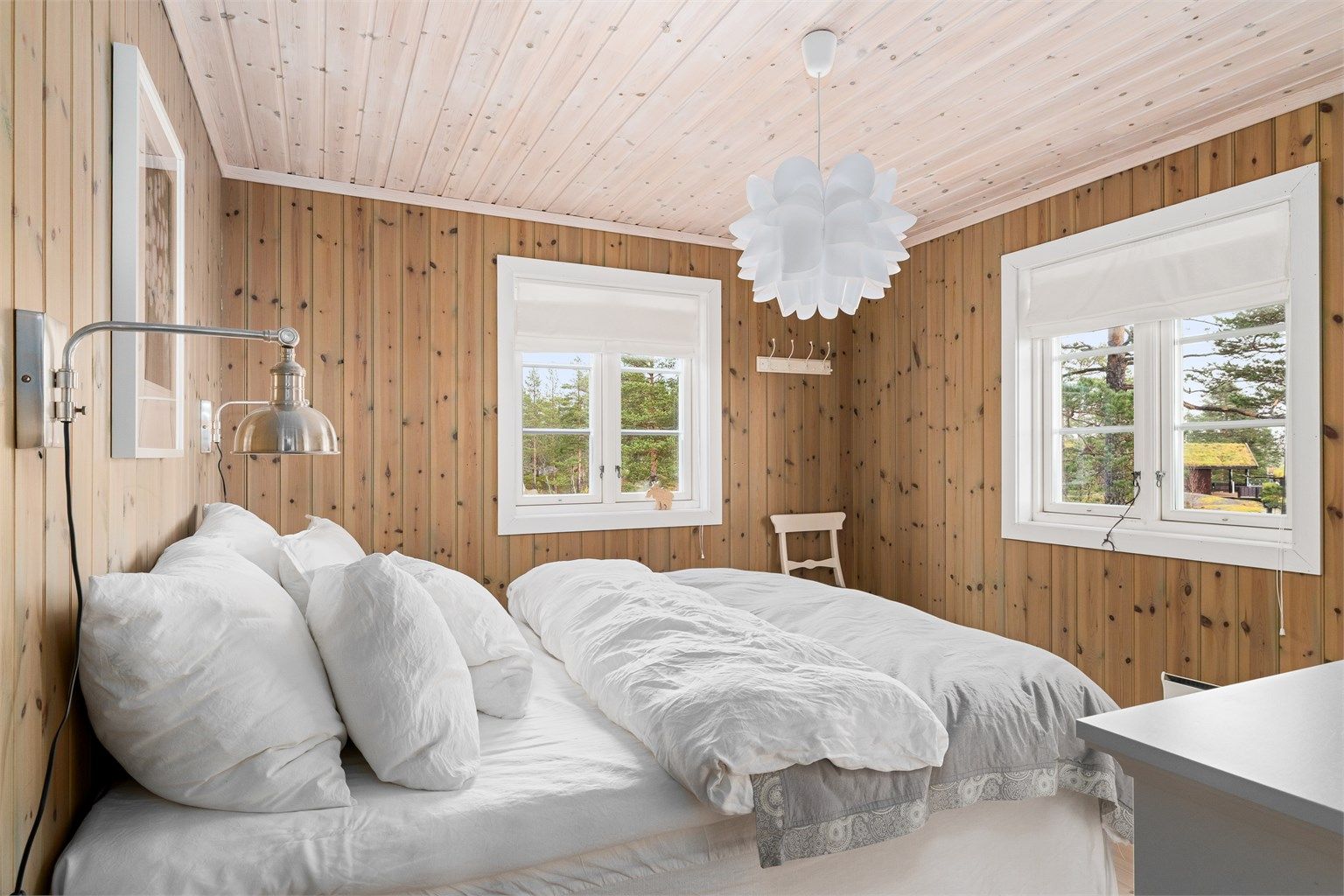 SOVEROMMET: På hovedsoverommet er veggene beiset med en litt mørkere pigmentering.