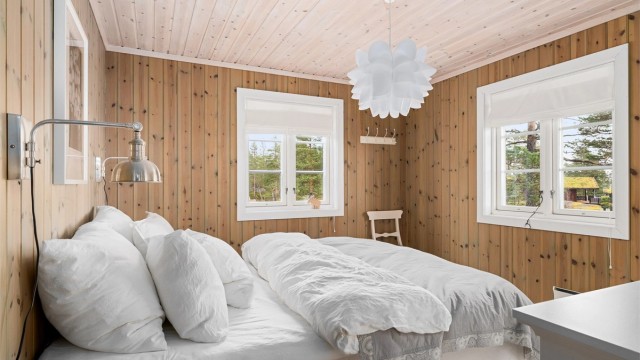 SOVEROMMET: På hovedsoverommet er veggene beiset med en litt mørkere pigmentering.