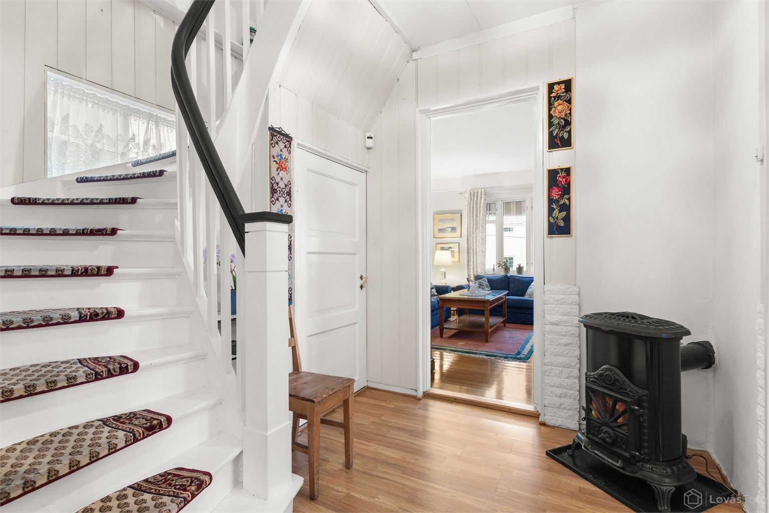 Herfra har du også tilgang til både kjøkken og stuen. 