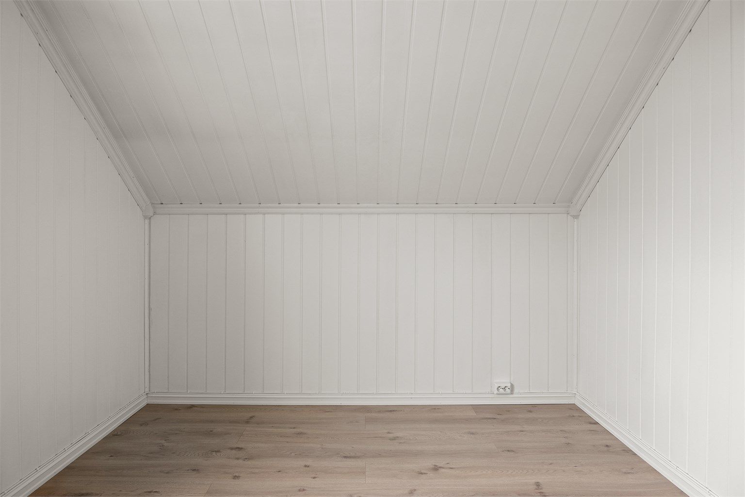 Kneveggenes høyde legger til rette for god utnyttelse av gulvflaten i soverommene.