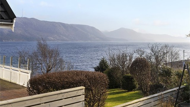 En kort spasertur tar deg til Vaulen badeplass, en av Stavangers mest idylliske badeperler.