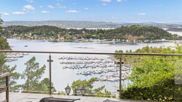 Terrasse i underetasjen med fantastisk utsikt
