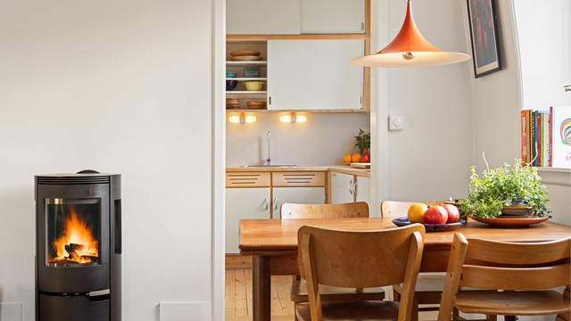 I tilknytning til kjøkkenet er det plass til spisebord