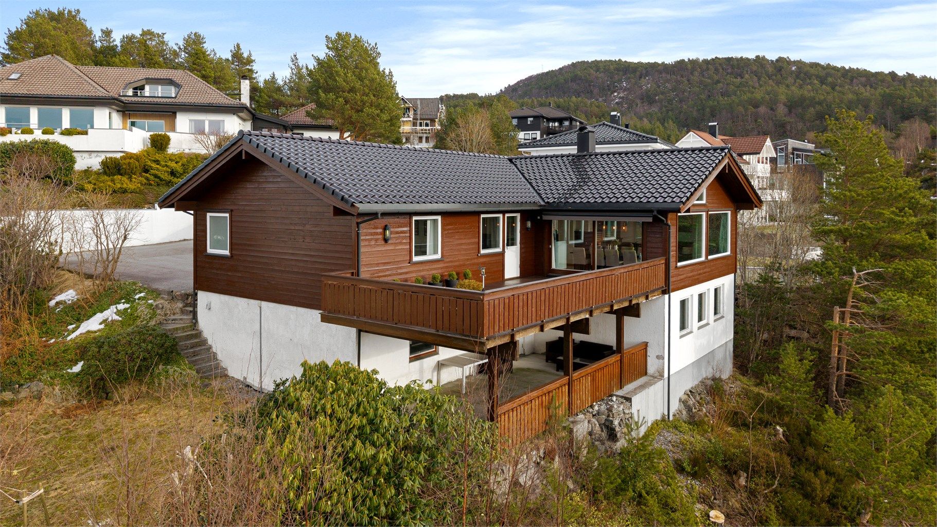 Velkommen til Skåthaugen 45, presentert av Eiendomsmegler/Partner Marit Stuen Aursnes