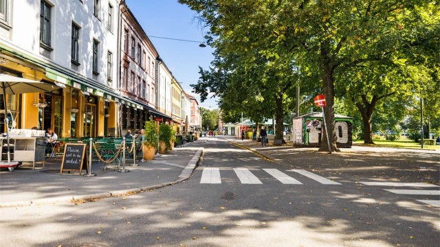 Her bor du sentralt og samtidig tilbaketrukket til på populære Grünerløkka med umiddelbar nærhet til butikker, flotte grøntområder, treningsmuligheter og kollektivtilbud som enkelt tar deg rundt i byen.