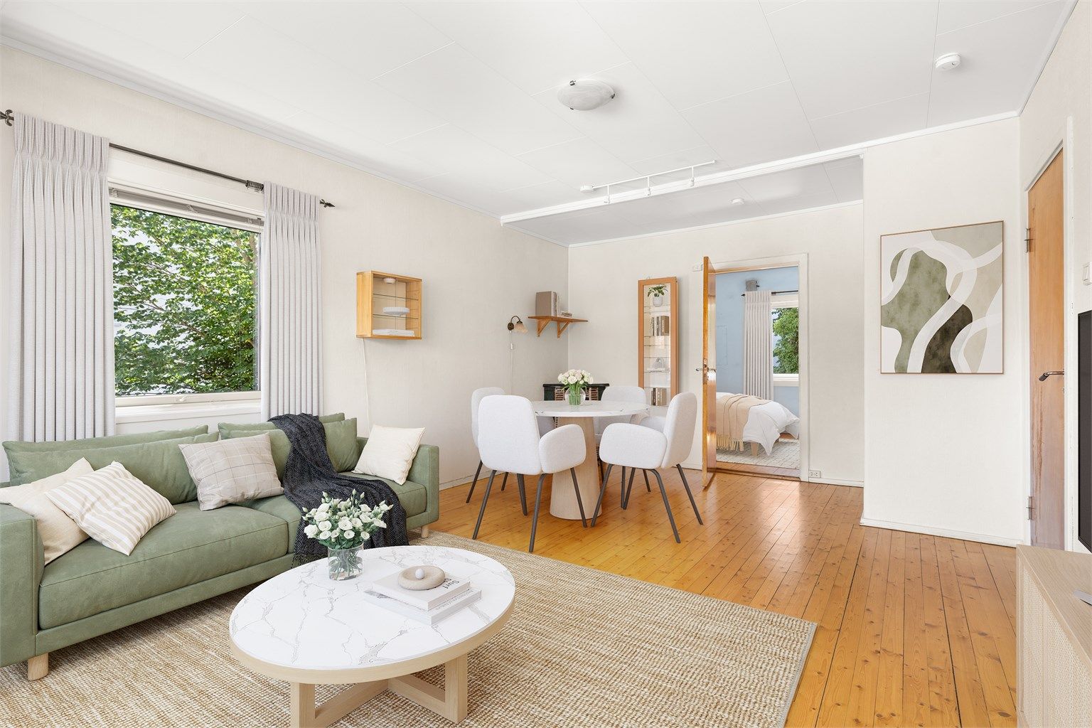 Leiligheten er å anse som et oppussingsobjekt med et godt utgangspunkt for å skape ditt drømmehjem. 