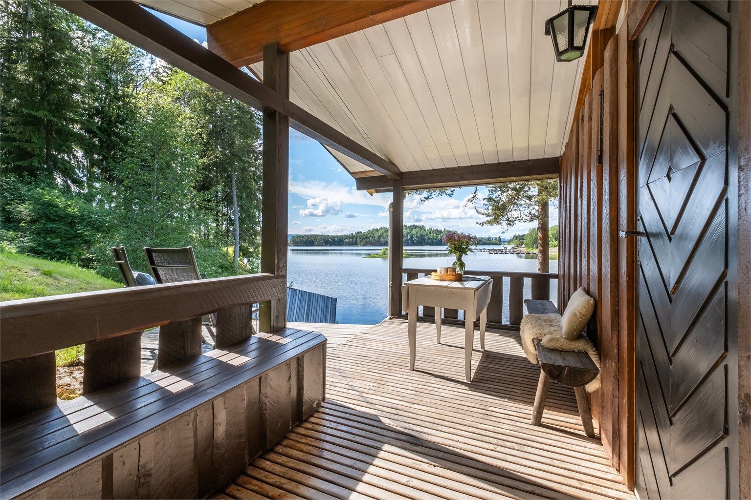 Her kan late sommerdager nytes med fantastisk utsikt, i rolige og fredelige omgivelser.