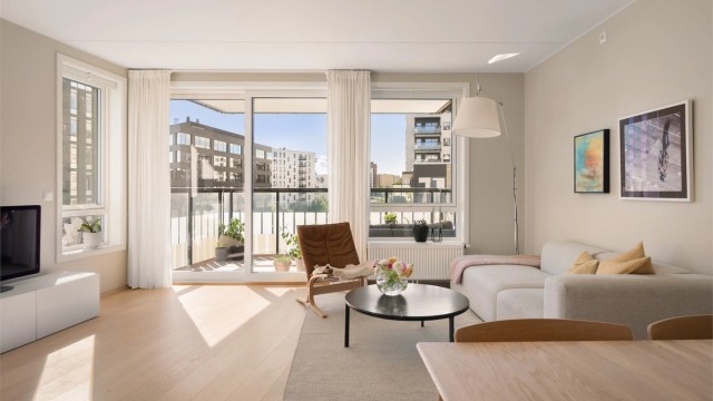 Sindre Nyhus v/ Krogsveen Løren har gleden av å presentere denne moderne og svært innbydende 4-roms endeleiligheten! Foto: Gutt Foto