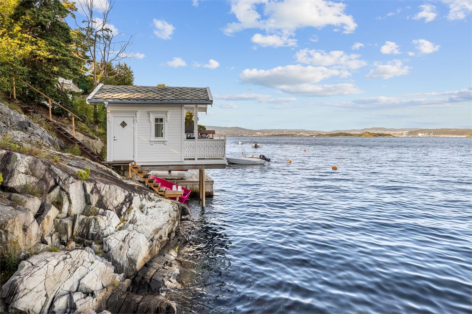 Her kan man nyte lange sommerdager med bading og kos 