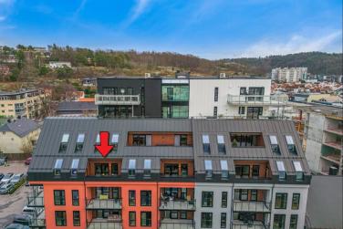 Nybygget leilighet (5.etg.) med heis, balkong og parkeringsplass