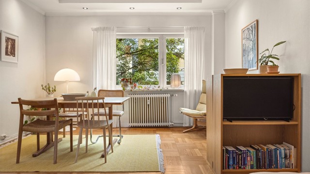 Den gode romfølelsen og den fleksible planløsningen gjør det enkelt å innrede stuen etter egne ønsker og behov.