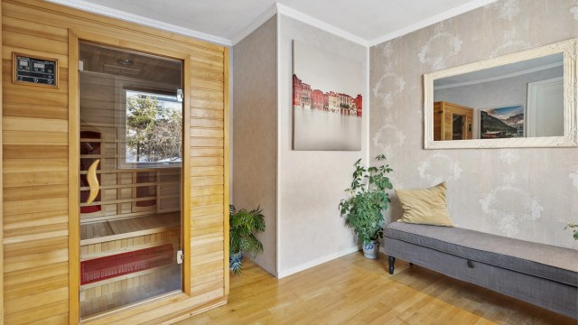 Soverom 3 - Rommet er i dag innredet som rekreasjonsrom, men egner seg også godt som kontor, walk-in garderobe eller annet etter behov.