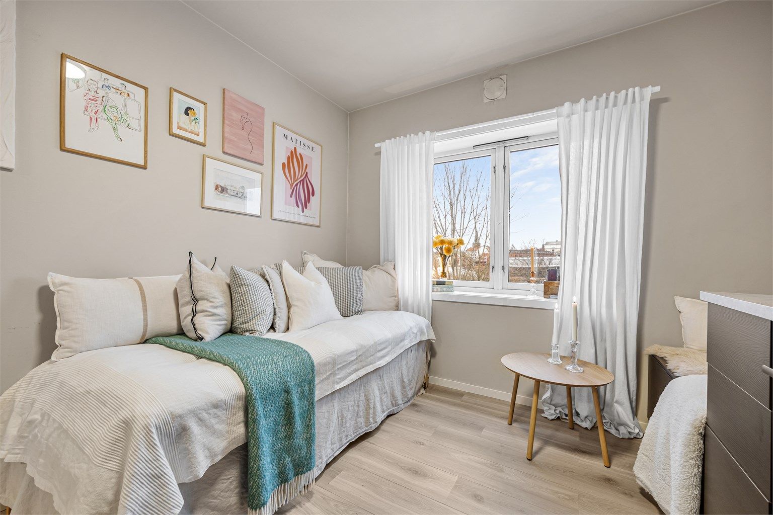 Velkommen til Strømsveien 20 - En lys og arealeffektiv leilighet med alt man trenger i umiddelbar nærhet!