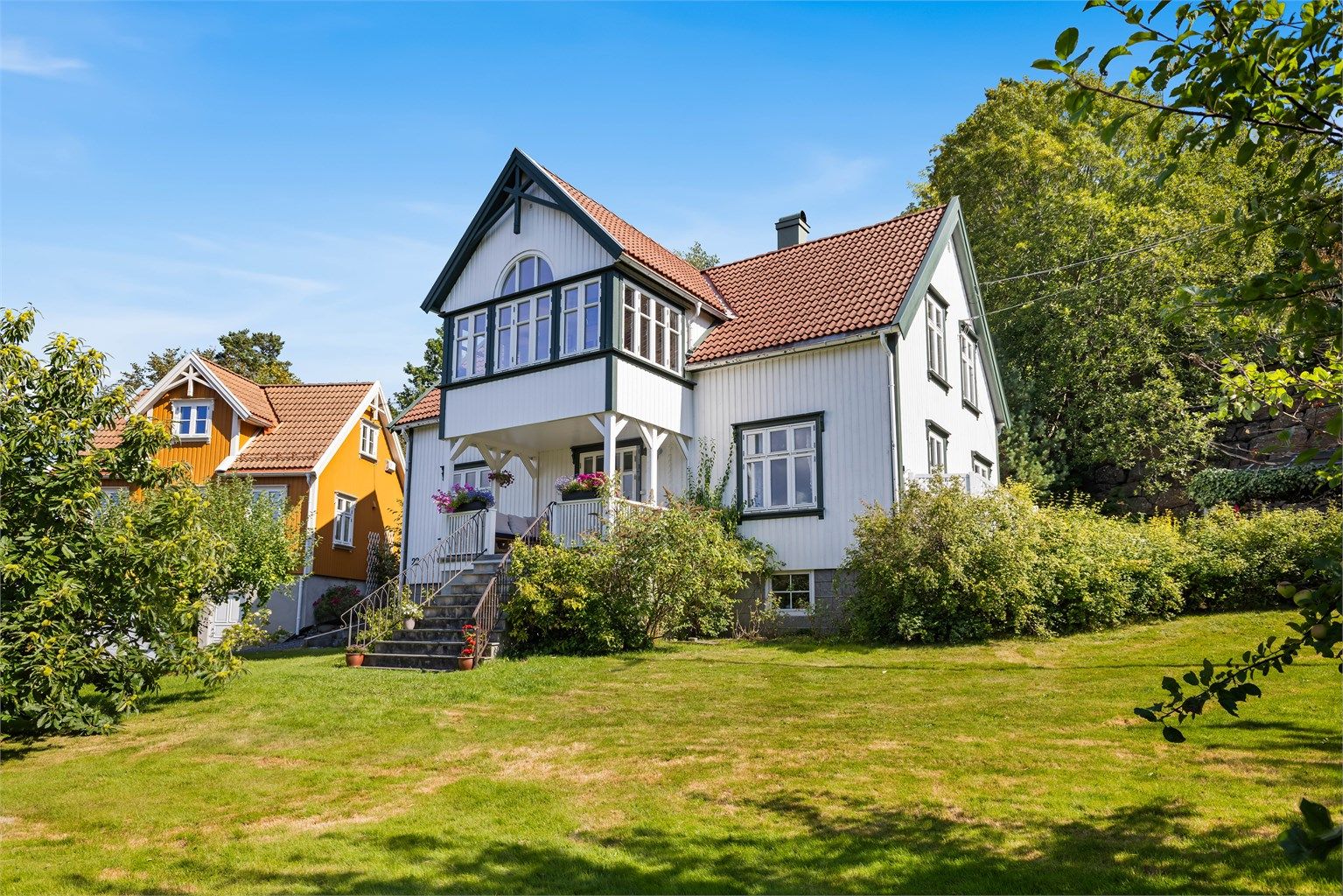 Tybakken 22 - Særpreget eiendom med vakker hage