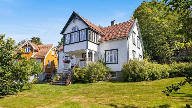 Tybakken 22 - Særpreget eiendom med vakker hage