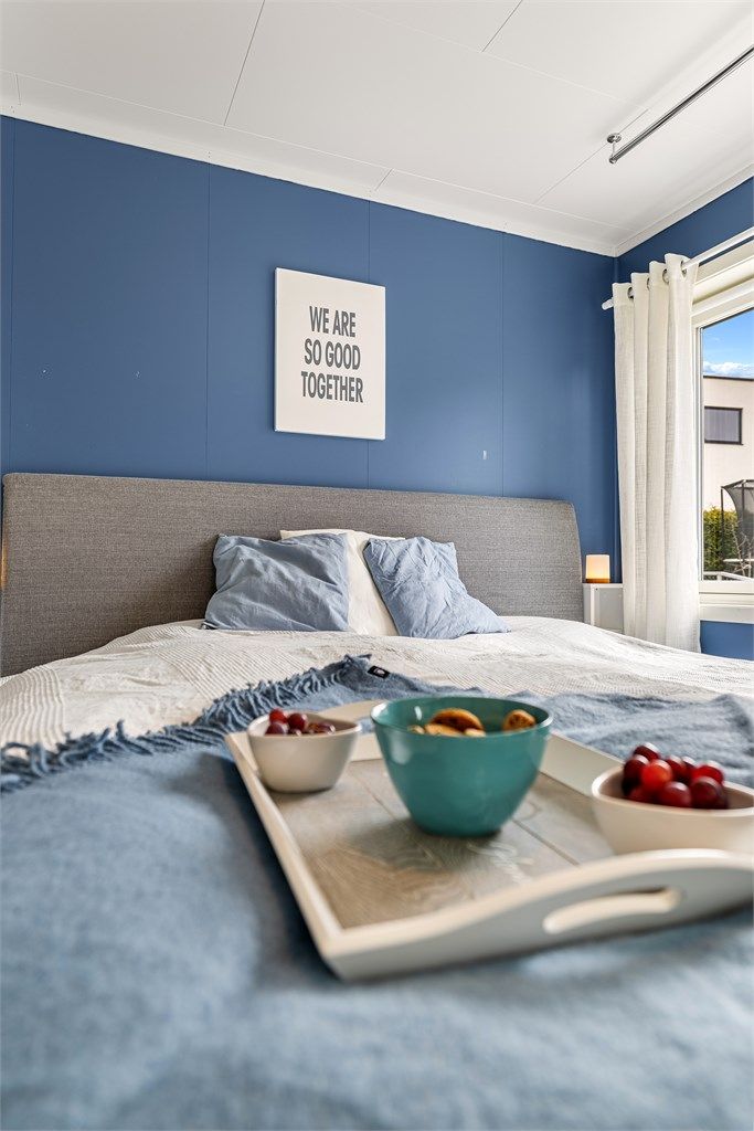 Hovedsoverommet har fin plass til stor dobbeltseng
