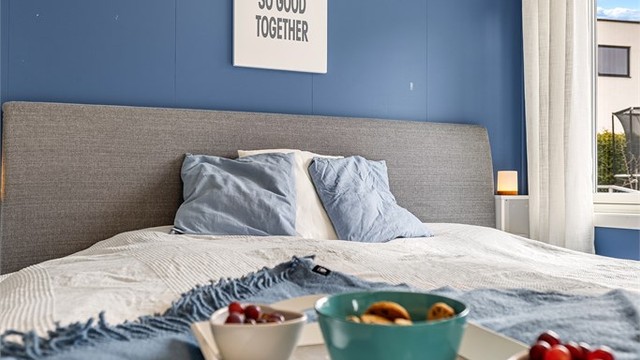 Hovedsoverommet har fin plass til stor dobbeltseng