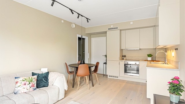 Moderne komfort med fjernvarme, balansert ventilasjon og løsninger som bidrar til et godt inneklima.