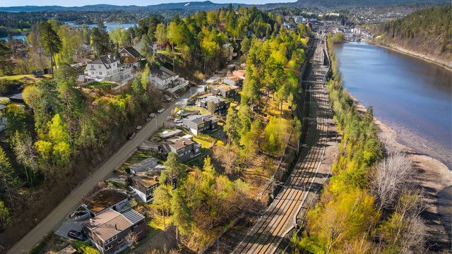Beliggenheten gir nærhet til både Sandvika sentrum og flotte turområder.