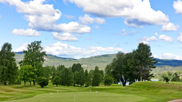 Kort vei til Oslo Golfklubb på Bogstad, med flotte omgivelser og gode muligheter for golf og friluftsliv.