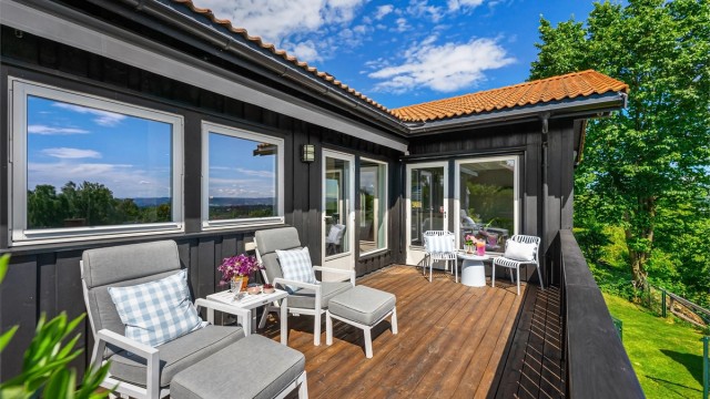 Fra balkongen er det adkomst til en terrasse på 30 m².