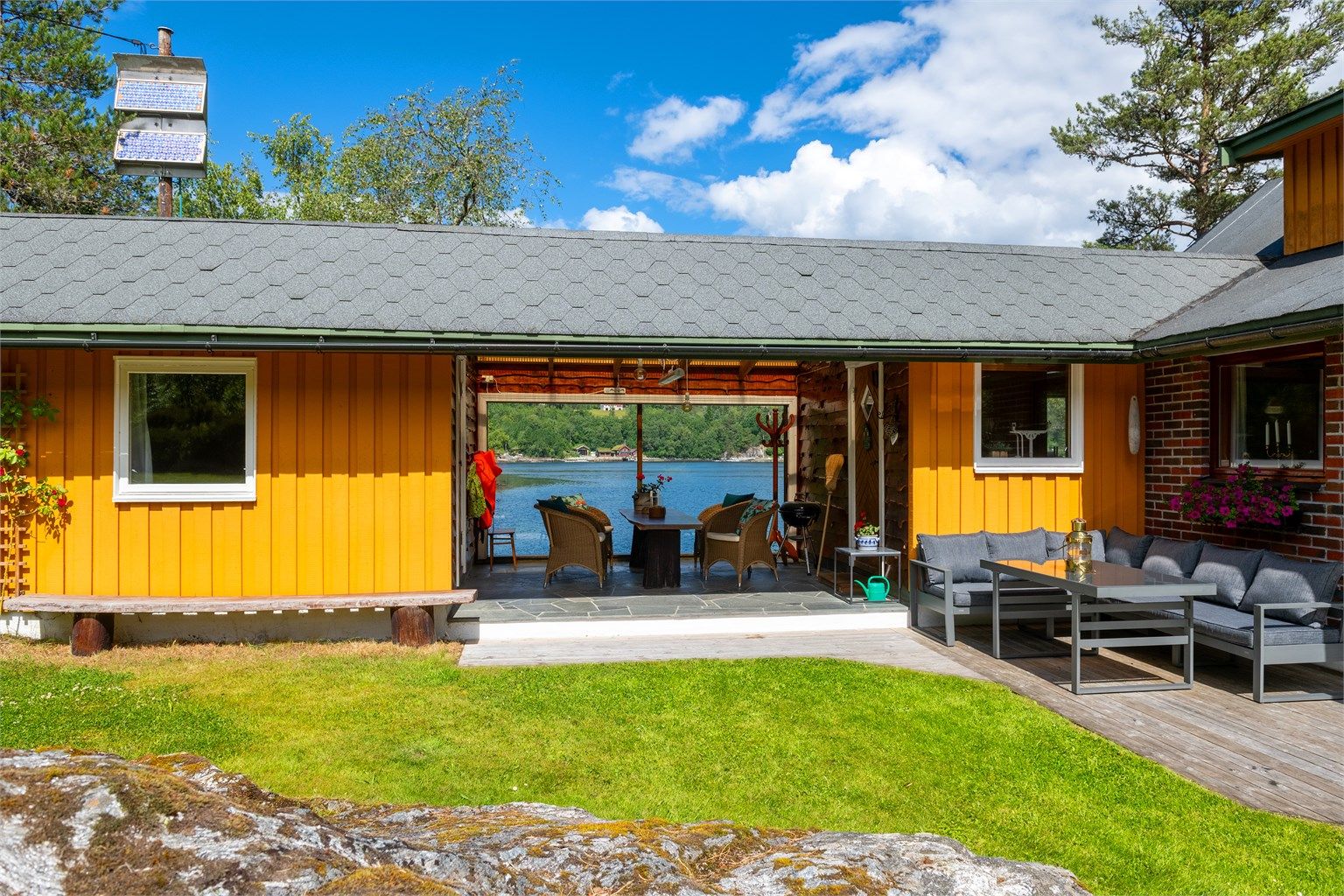 Overbygget utestue med flott utsikt 