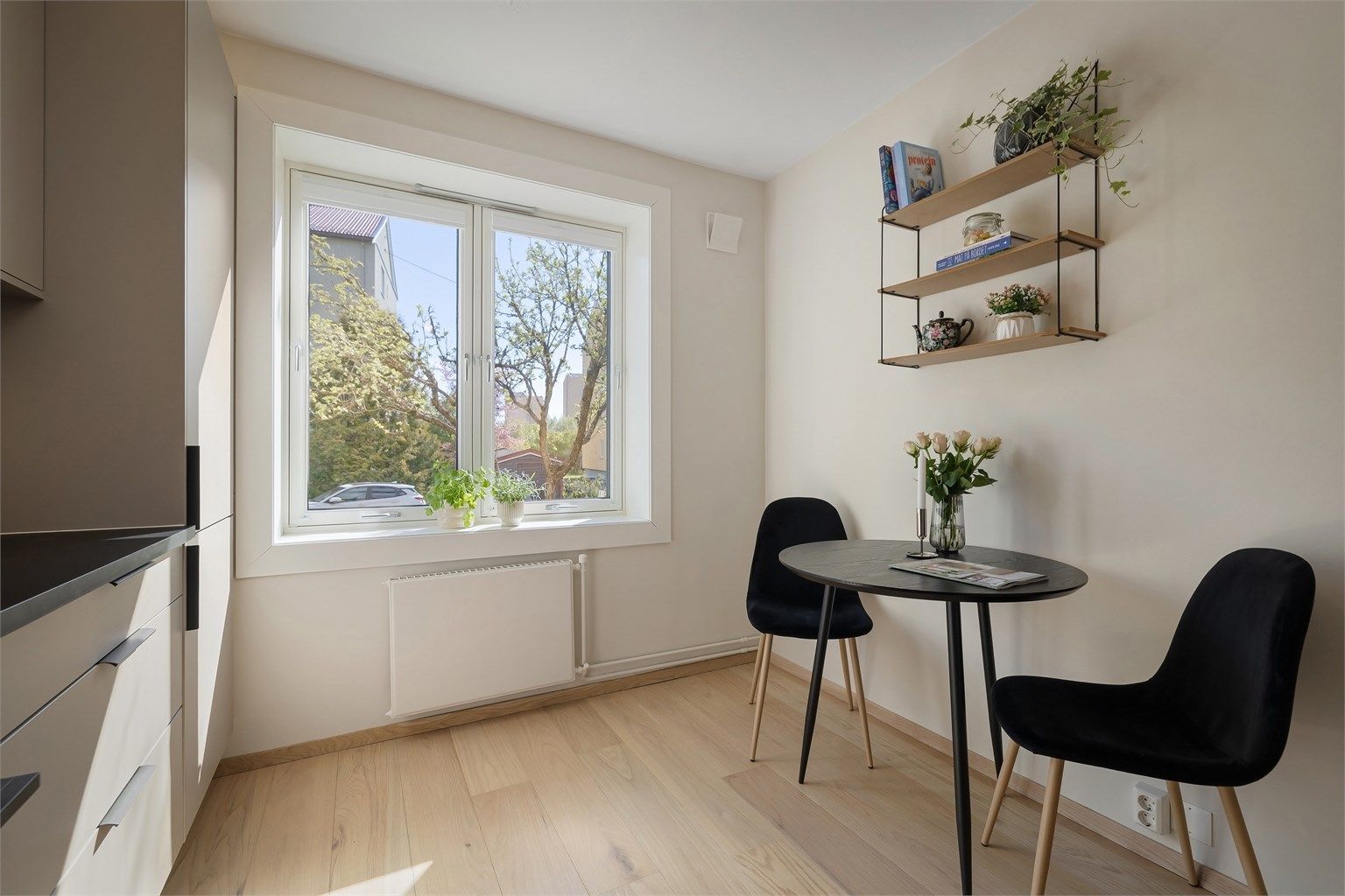 Vinduene gir gode mengder med naturlig lys 