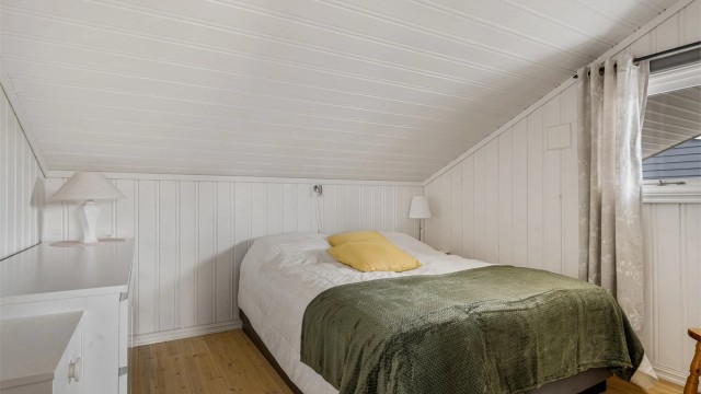 Hovedsoverom med god plass til dobbeltseng