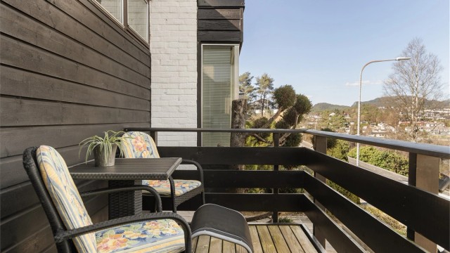 - Fra soverommet er det utgang til østvendt balkong -