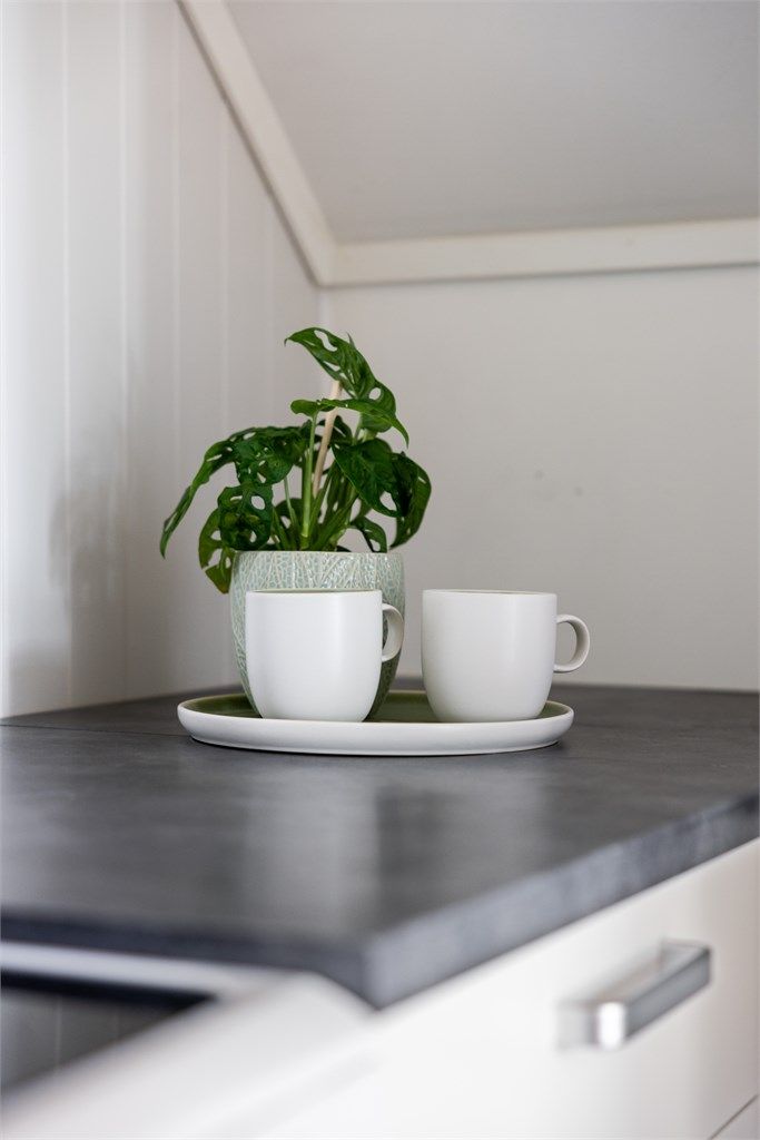 Benkeplaten er laminert med nedfelt vask