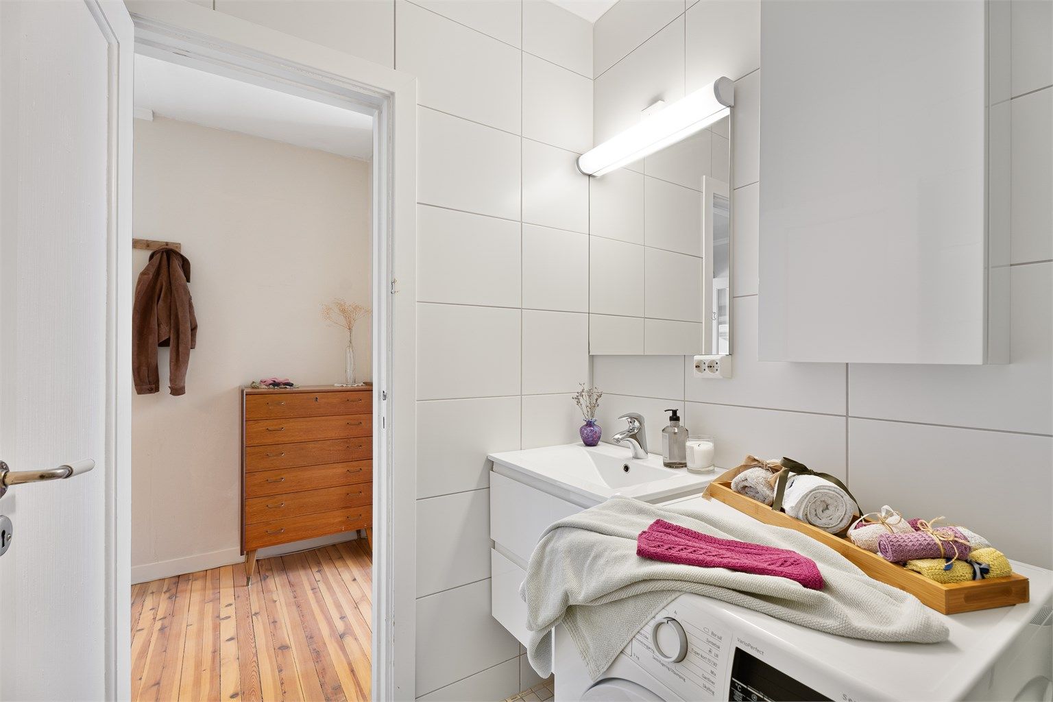 Bad med varmekabler og opplegg for vaskemaskin/tørketrommel