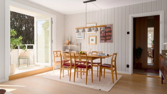 Her inne dekker du enkelt til langbord for både 8, 10 og 12 mennesker i omgivelser som garanterer komplimenter.
