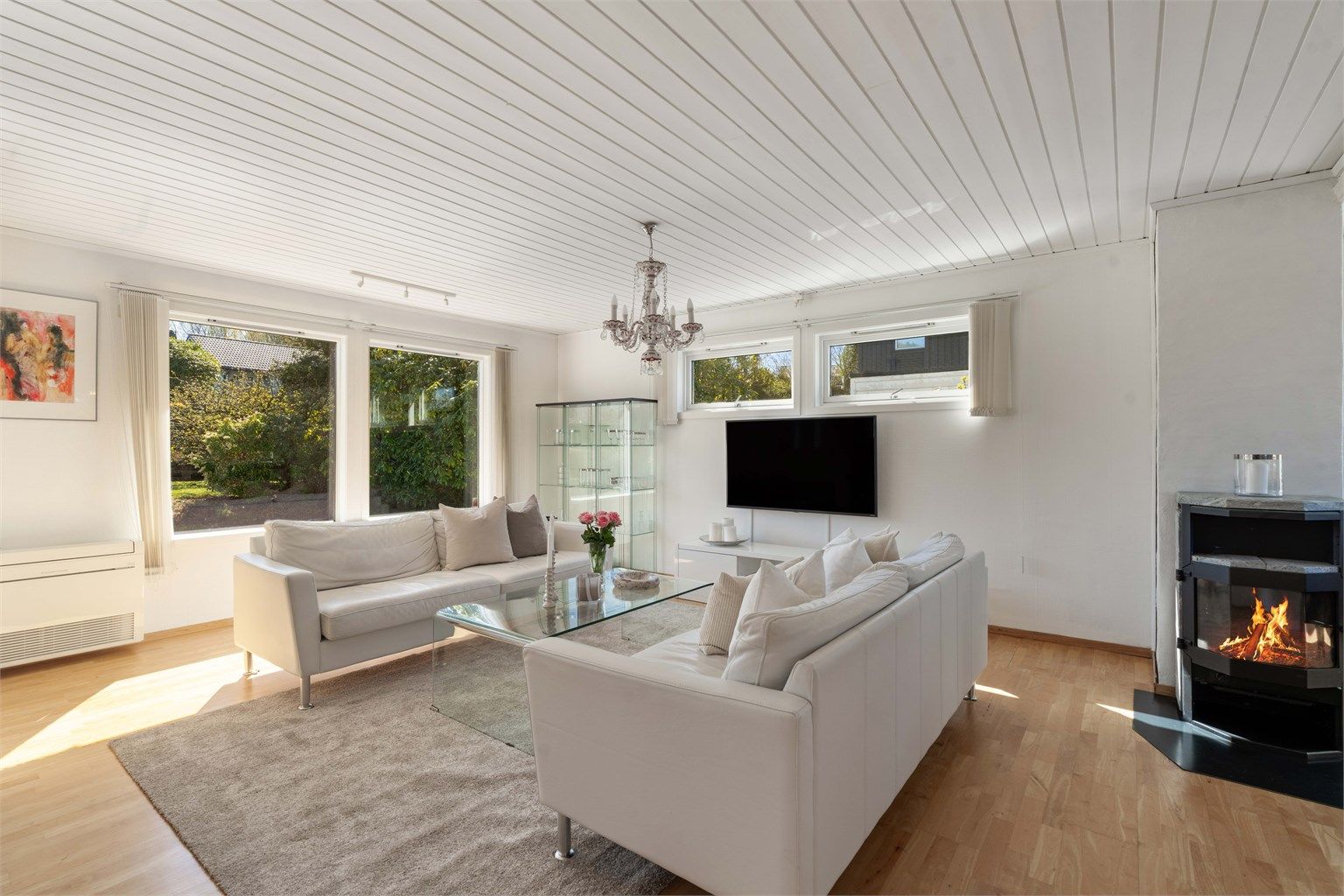 Sittegruppe med ildsted og varmepumpe fra 2015.