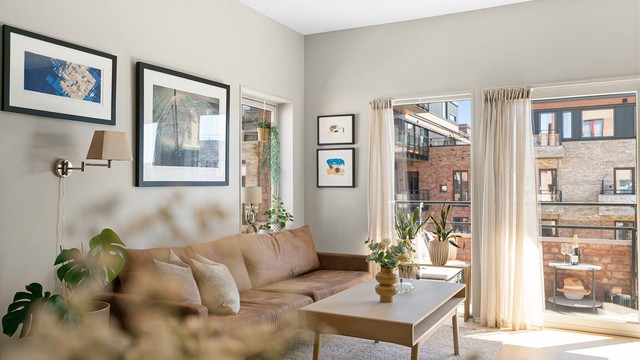 Leiligheten har flotte material- og fargevalg som bidrar til en flott atmosfære.