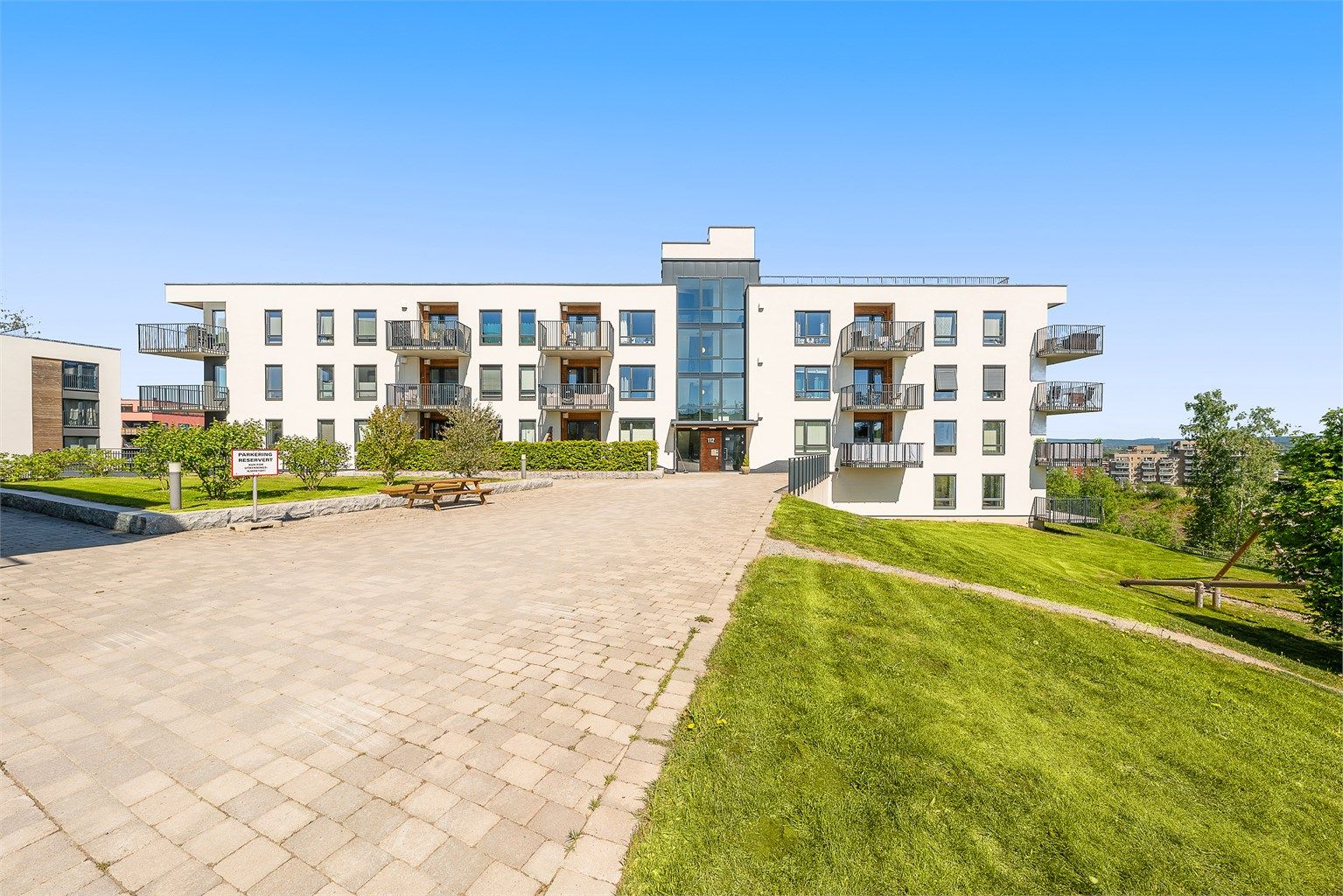 Velkommen til Nedre Grindaveg 112 - En lekker 2 roms med balkong, heis og garasje.