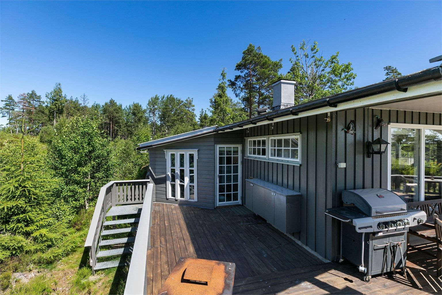 På terrassen har du solen dagen gjennom