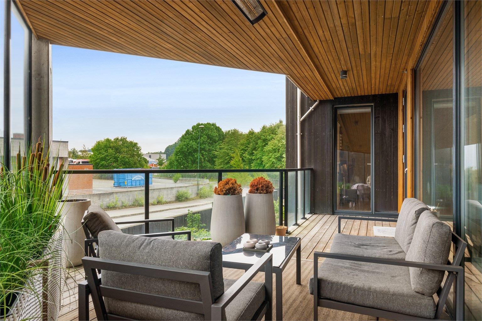 Balkong er også overbygd. 