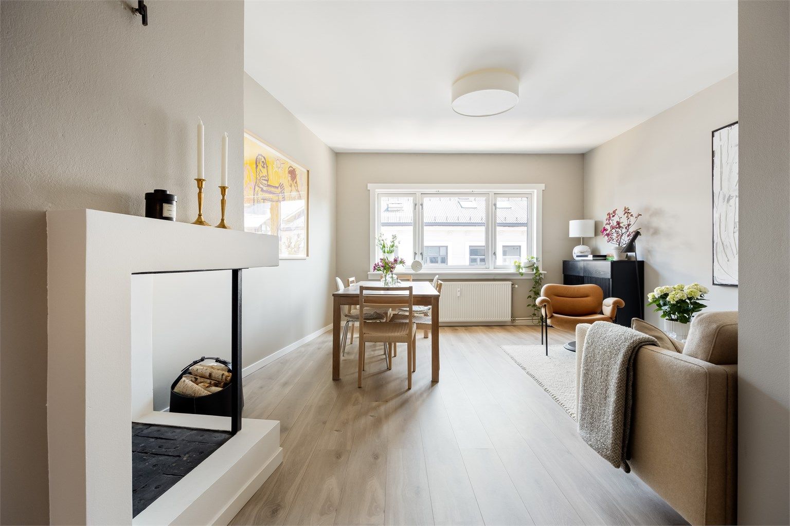 Velkommen til en stilfull og romslig eierseksjon med flott beliggenhet sentralt på Majorstuen.