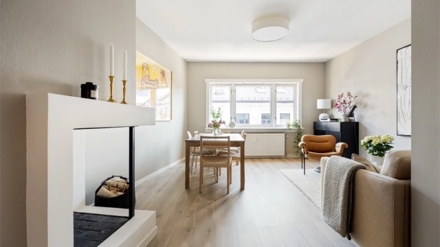 Velkommen til en stilfull og romslig eierseksjon med flott beliggenhet sentralt på Majorstuen.