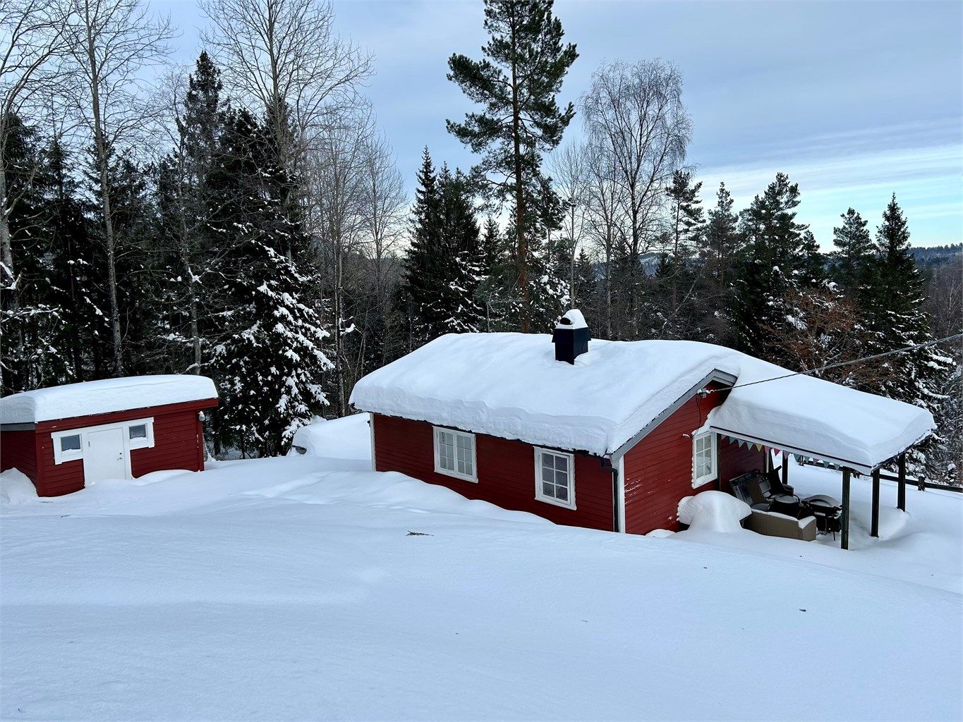 Hytta har vært i bruk, sommer som vinter.