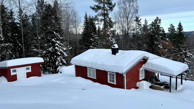 Hytta har vært i bruk, sommer som vinter.