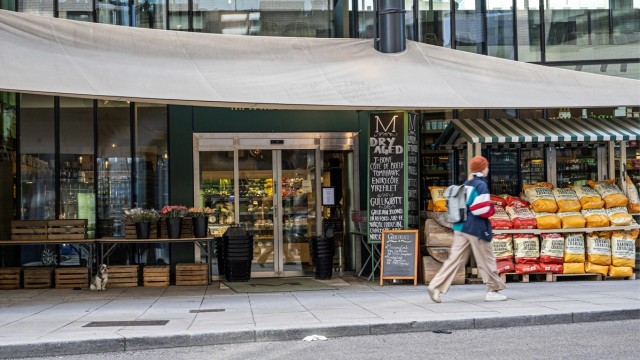 Her finner du alt fra dagligvarer til delikatesseforretninger i umiddelbar nærhet.