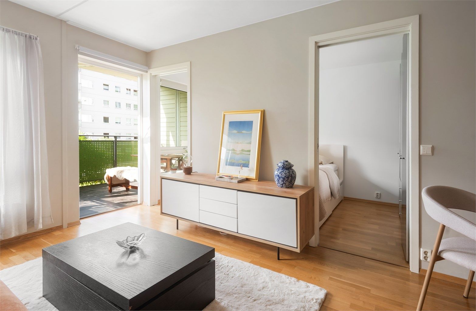 Leiligheten fremstår lys og fin, med gjennomgående god standard fra 2010. Foto: Christian Jacobsen v/ Studio Oslo.
