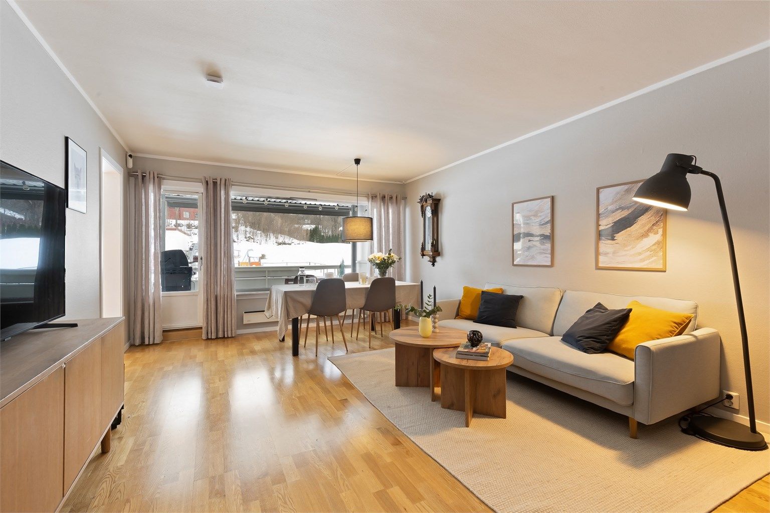 Leiligheten ligger i et attraktivt og barnevennlig område - omkranset av grøntområder!