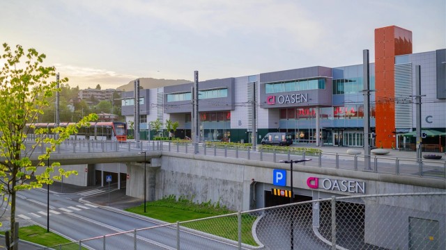 - Gangavstand til Oasen som byr på et bredt utvalg av butikker og servicetilbud, samt gode kollektivmuligheter med bybane og buss -