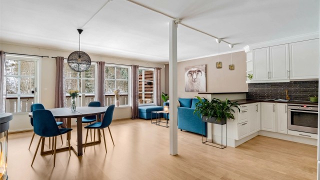 Eiendomsmegler Krogsveen v/Siv S Ostrø ønsker velkommen til Ekerudveien 24